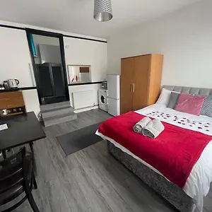 Modern Studio With Free Parking Near Sea-station-shops Apartment Brighton